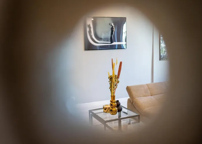 Golden Glow Hideaway Apartment