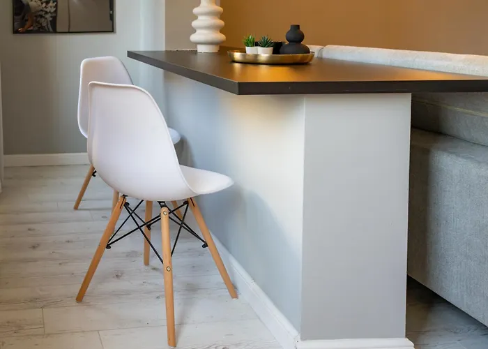 Golden Glow Hideaway Apartment