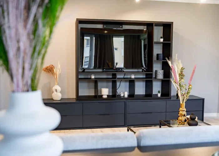 Golden Glow Hideaway Apartment *