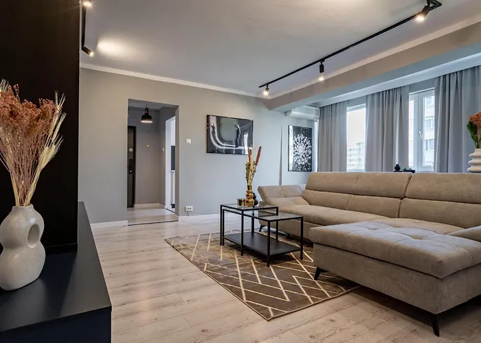 Golden Glow Hideaway Apartment