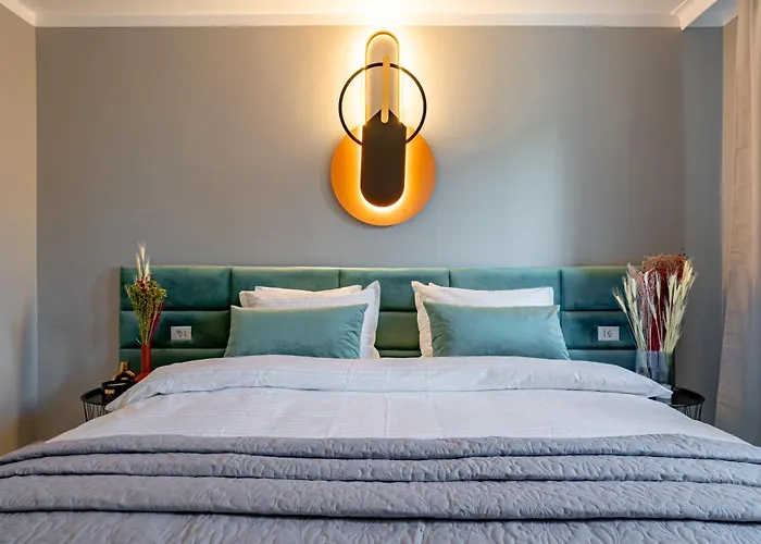 Golden Glow Hideaway *