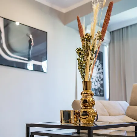 Golden Glow Hideaway شقة *