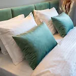 Golden Glow Hideaway Apartman *