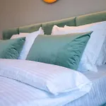 Golden Glow Hideaway * Bukarest