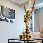 Golden Glow Hideaway Apartman *