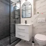 Golden Glow Hideaway Apartman