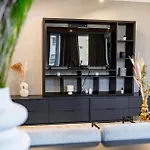 Golden Glow Hideaway Apartman *