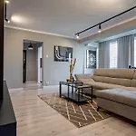 Golden Glow Hideaway Apartman