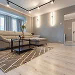 Golden Glow Hideaway Apartman *