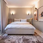 Golden Glow Hideaway Apartman *