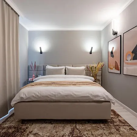 Golden Glow Hideaway Бухарест