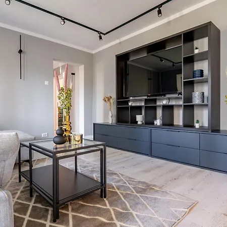 Golden Glow Hideaway Apartment