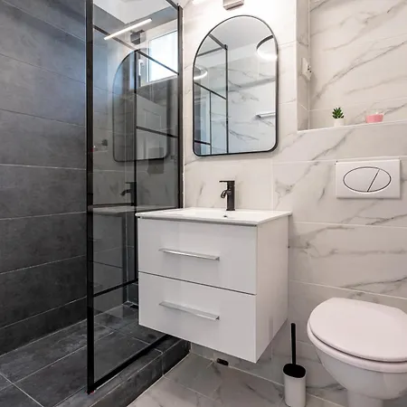 Golden Glow Hideaway Апартаменти