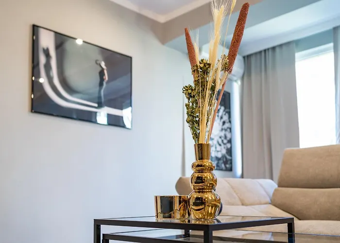 Golden Glow Hideaway Apartament *