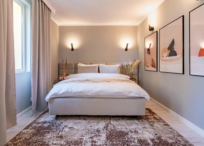 Golden Glow Hideaway Apartament *