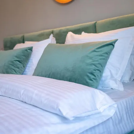 Golden Glow Hideaway * Bucarest